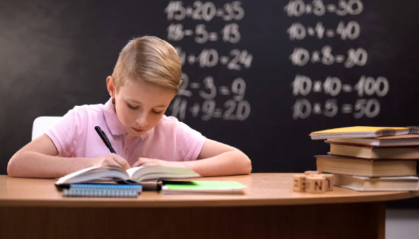 eleve en cours soutien scolaire mathematiques